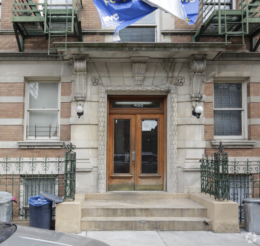 Building Photo - 455 E 140th St
