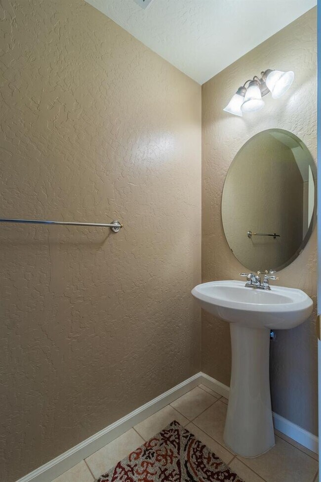 Foto del edificio - MOVE IN READY!! 3 BEDROOM 2 1/2 BATH HOME FOR RENT IN VILLAS AT COPPER VALLEY