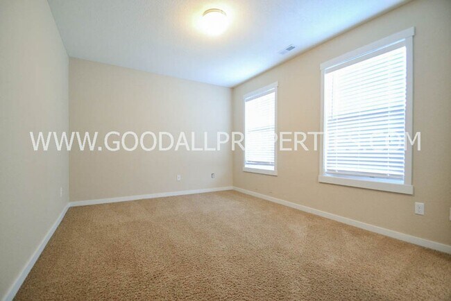 Foto del edificio - 4 Bedroom, 2.5 Bathroom Home in Ankeny
