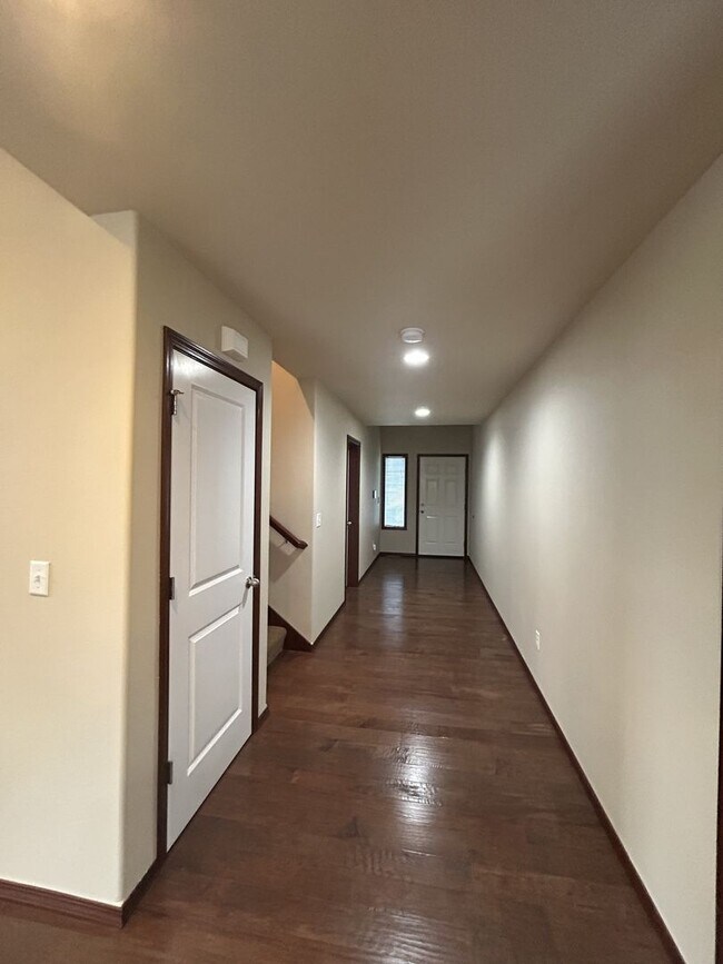 Building Photo - Spacious 4 bedroom 2.5 bath in Arlington with RV Parking