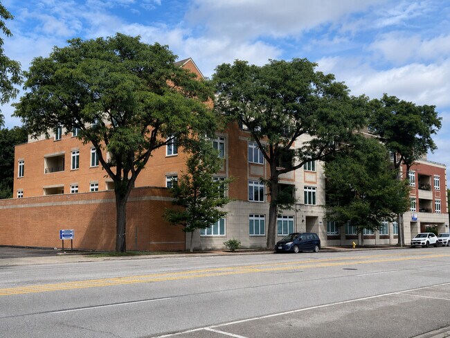 Foto del edificio - 1202 Waukegan Rd