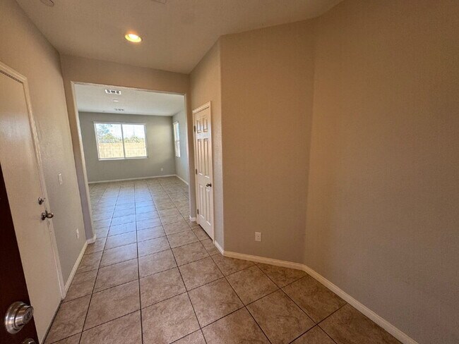 Foto del edificio - 235 Moonshot St