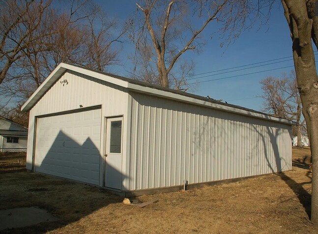 Building Photo - 811 S Frederick Ave