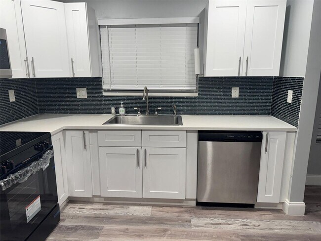 Building Photo - 5516 NW 22nd St