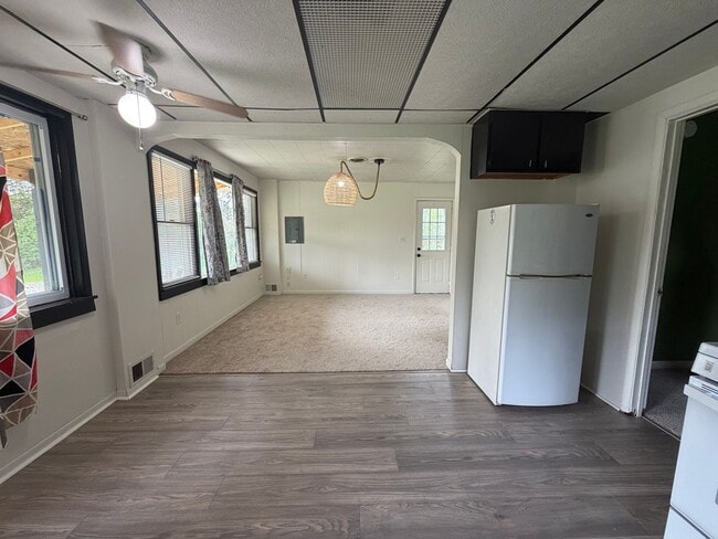 Building Photo - Adorable Home in Lowell School District