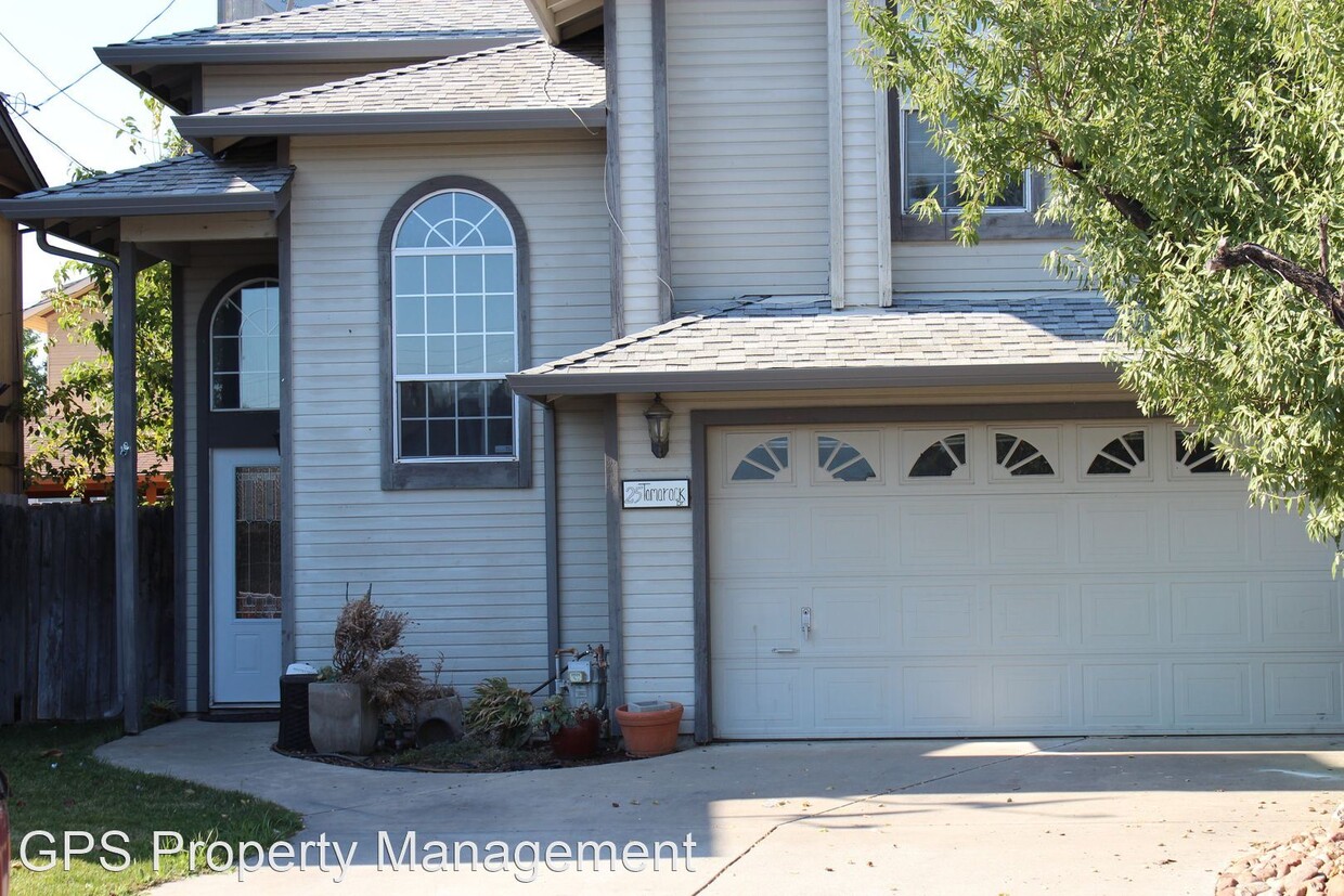 Primary Photo - 3 br, 2.5 bath House - 25 Tamarack Dr.