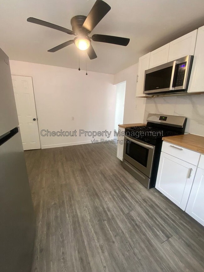 Building Photo - 813-815 Courtois St