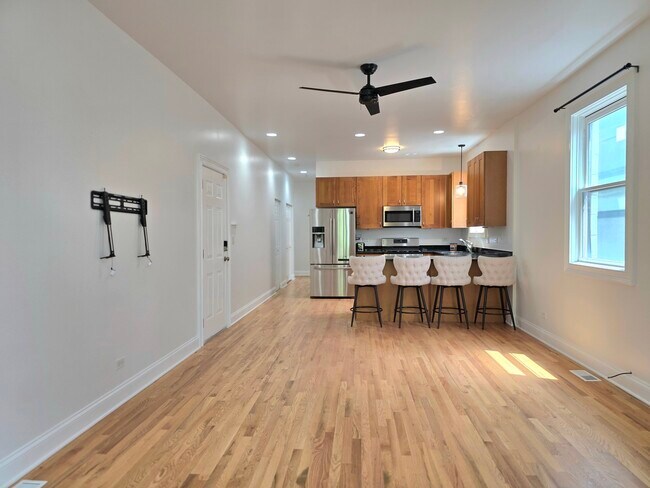 Foto del edificio - 1229 N Campbell Ave