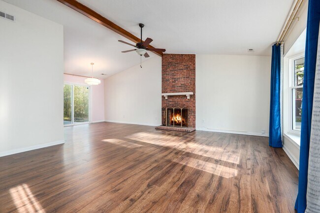 Foto del edificio - Charming 3-bedroom, 2-bathroom house locat...