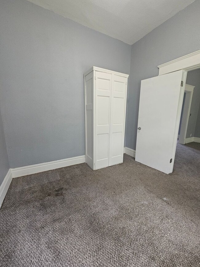 Building Photo - There is a $25 application fee and everyon...