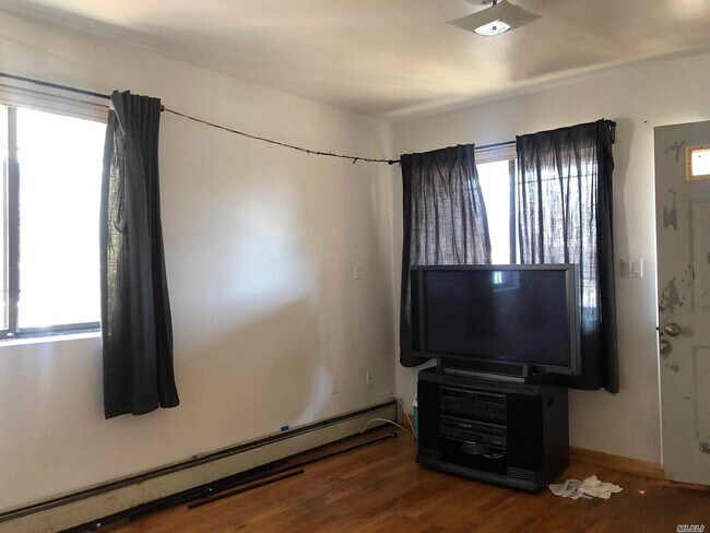 Foto del edificio - 137-39 Mulberry Ave