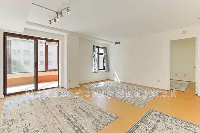 Photo - 2400 Clarendon Blvd House