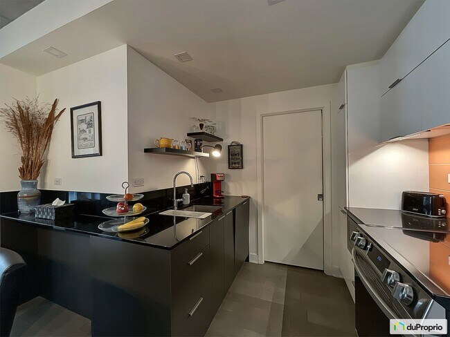 Photo du bâtiment - 738 Rue Saint-Paul