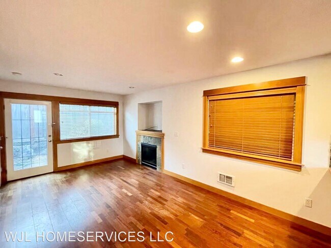 Building Photo - 2 br, 1.5 bath House - 6516 34th Ave NE Un...