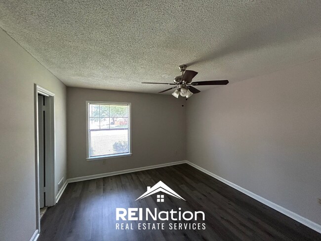 Foto del edificio - 3BR/2BA Memphis Rental with Attached 2-Car Garage & Hardwood Flooring