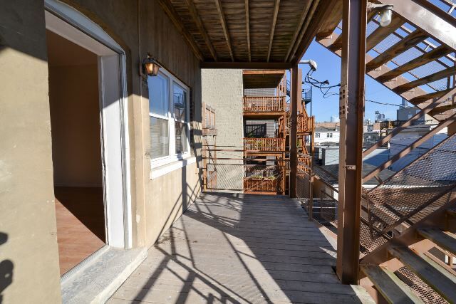 Building Photo - 1501 W Erie St