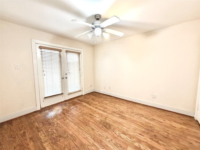 Foto del edificio - 8638 Meadowcroft Dr