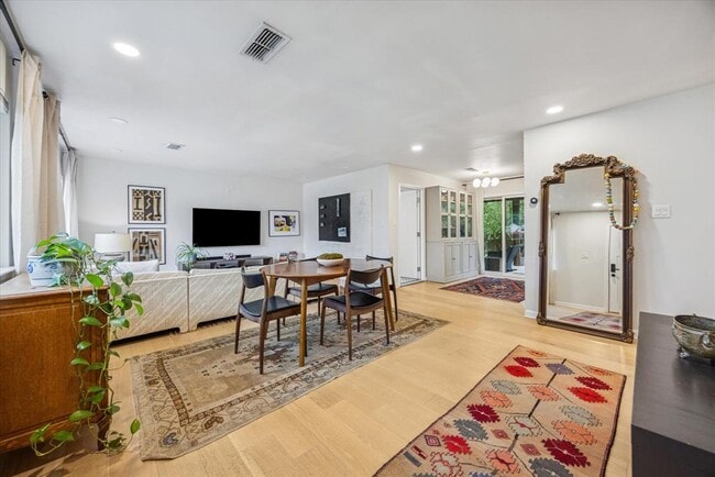 Building Photo - 6809 Meadow Cir