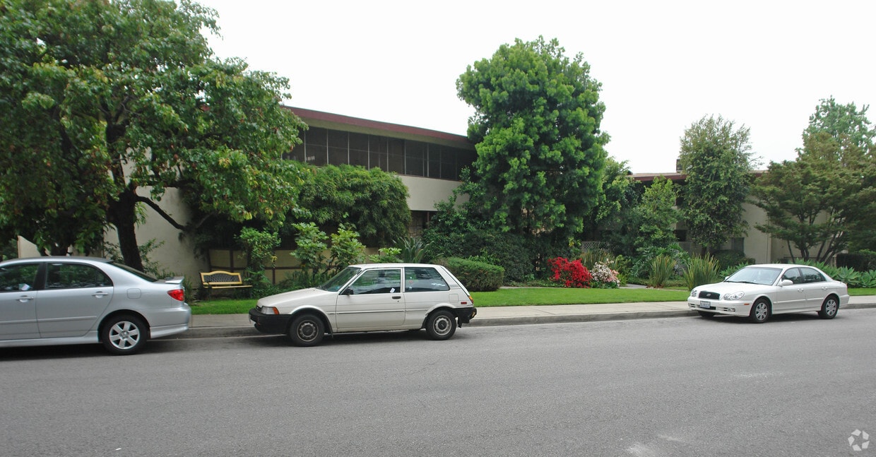 Building Photo - 1608 Amberwood Dr
