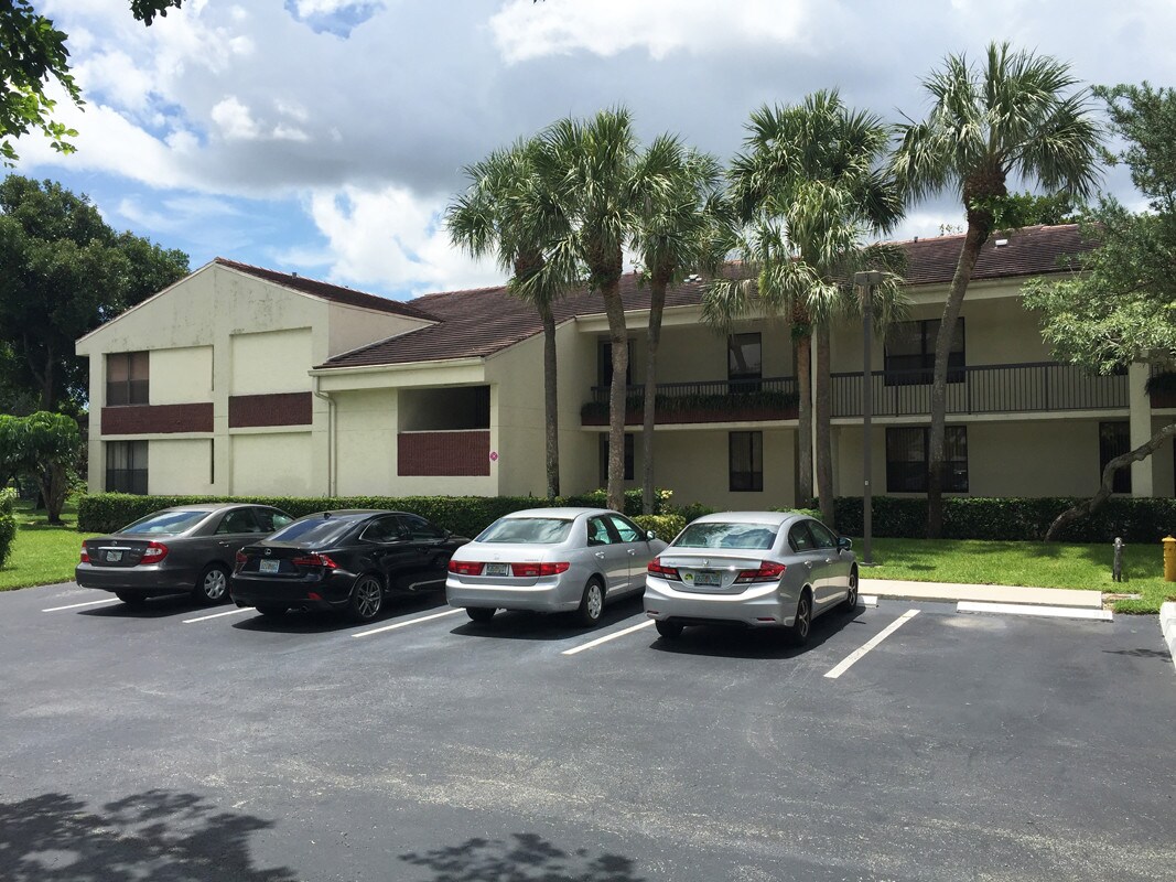 7340 NW 1st St, Plantation, FL 33317 Condo for Rent in Plantation, FL