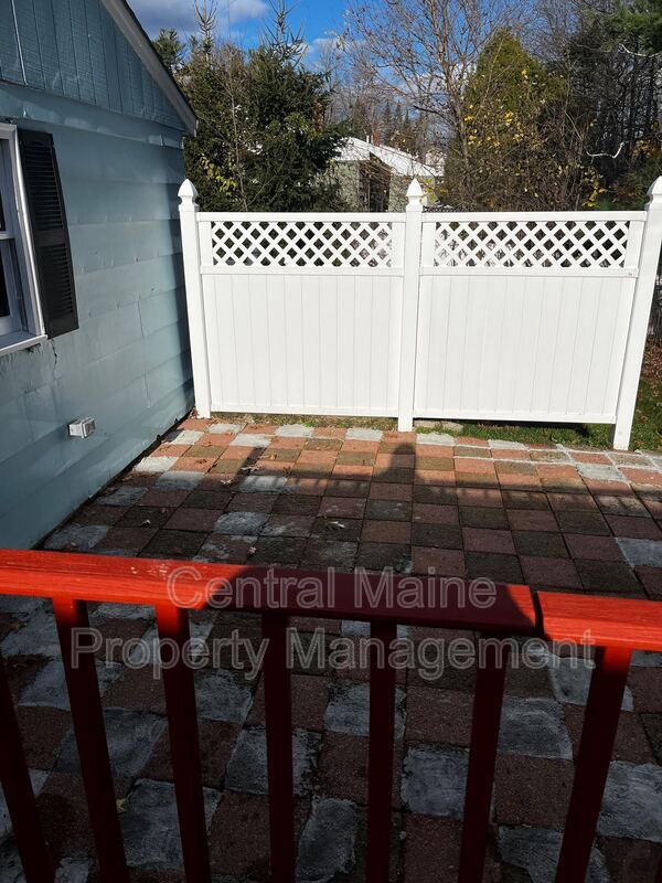 Building Photo - 106 Broadview Ave