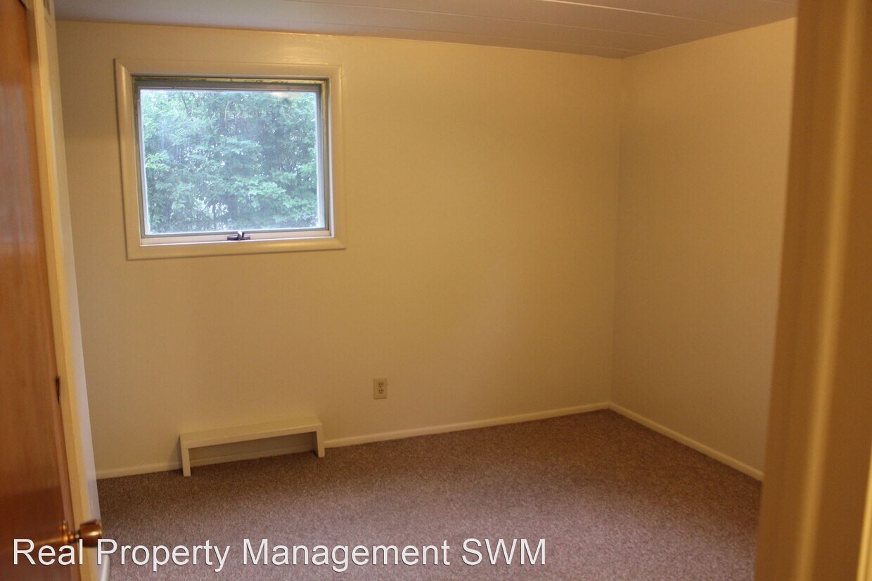 Building Photo - 4510 W Hillcrest Dr