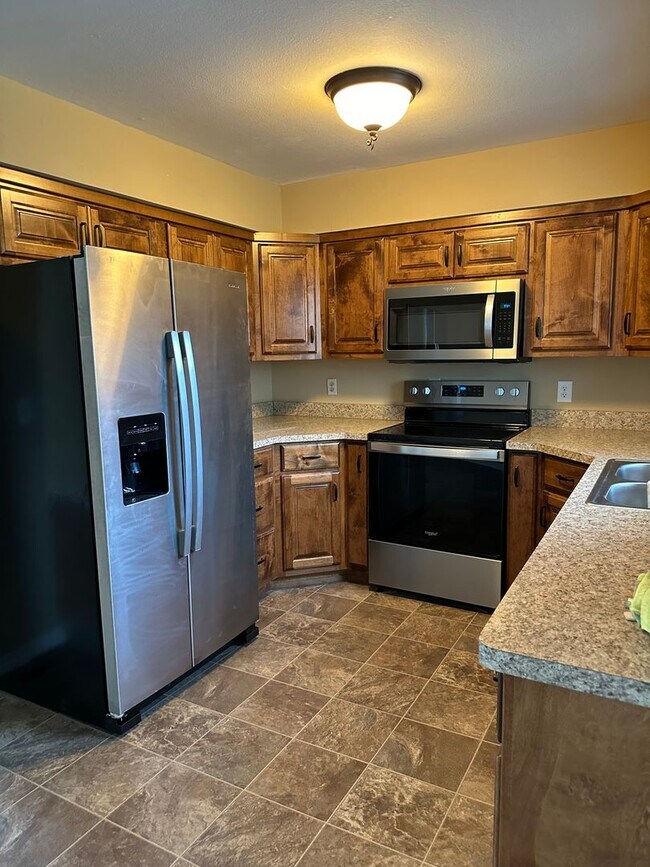 Building Photo - 3 Bedroom 2 bath In Carl Junction