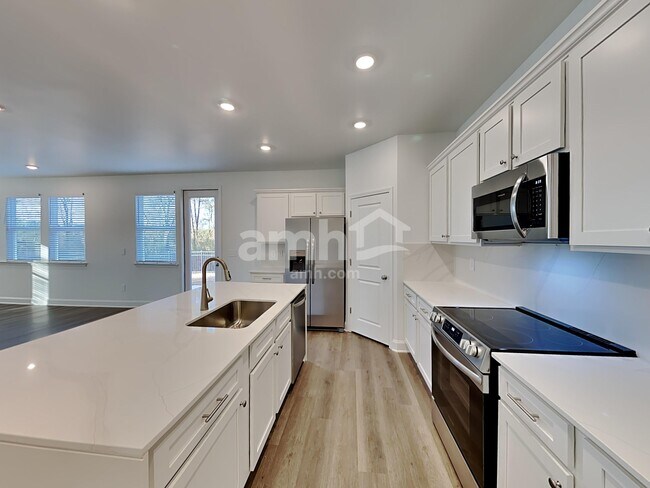 Building Photo - 209 Chase Ln