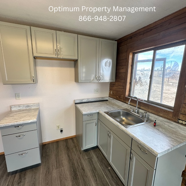 Building Photo - Charming 2 Bedroom Home on Large Private Lot with Mountain Views