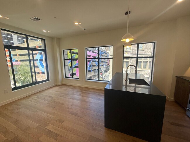Foto del edificio - Brand new units 0-1 bedroom