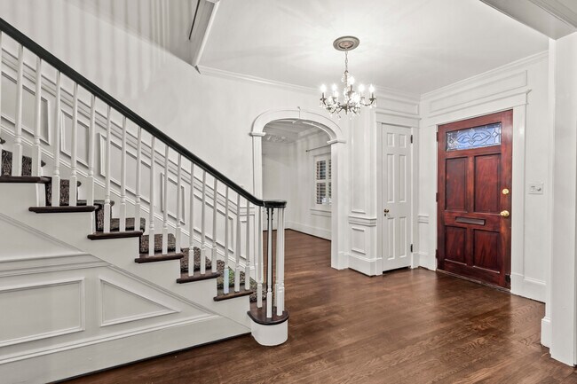 Foto del edificio - 1502 Tryon Rd