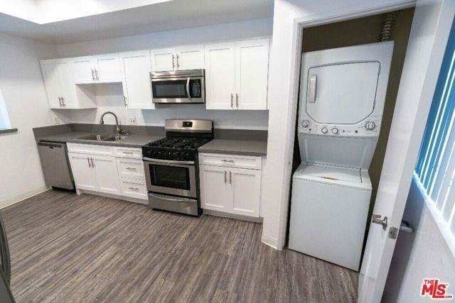 Building Photo - 16070 Sunset Blvd