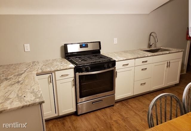 Building Photo - 1 br, 1 bath Apartment - elm st 5 Unit 5