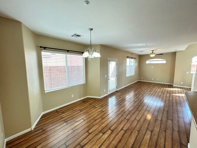 Foto del edificio - *BEAUTIFUL 2 STORY HOME IN GATED COMMUNITY...