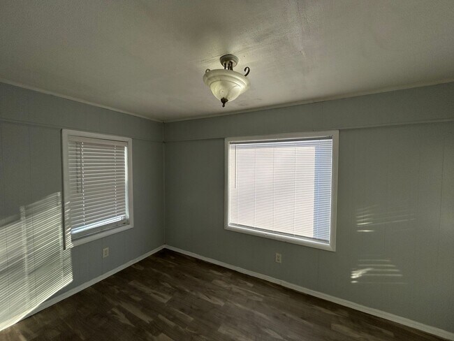 Foto del edificio - 1829 Frances Ave