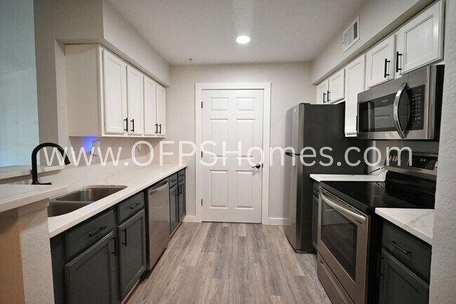 Foto del edificio - Charming 1-Bedroom Condo in Prime Destin L...