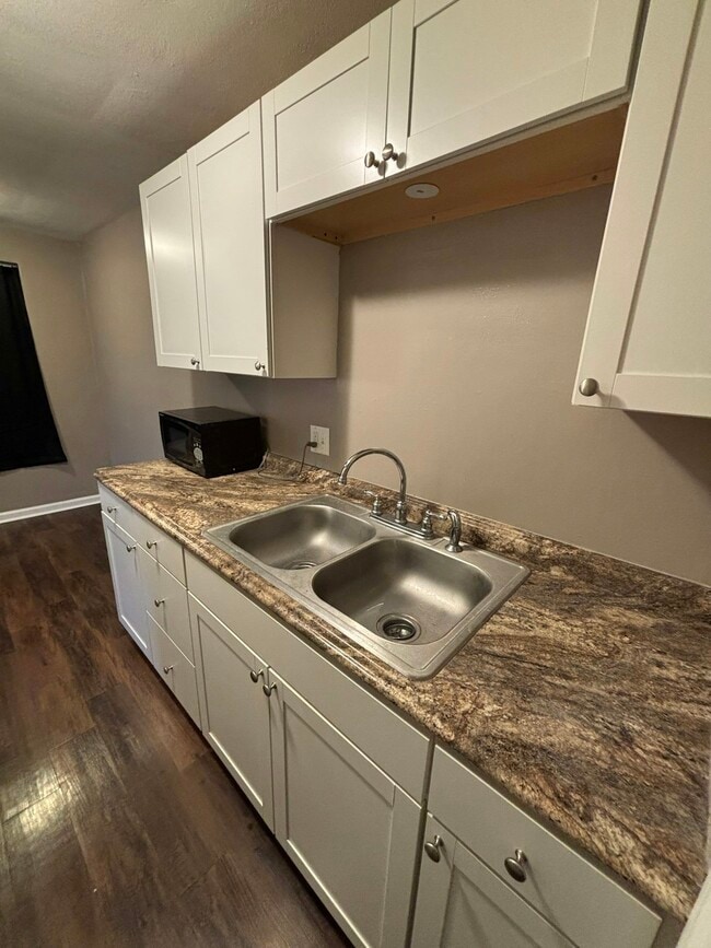 Building Photo - 117 Van Horne St