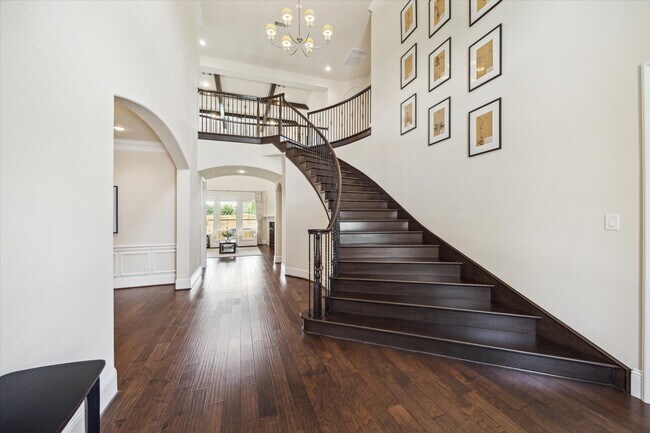 Foto del edificio - 4511 Royal Bend Ln