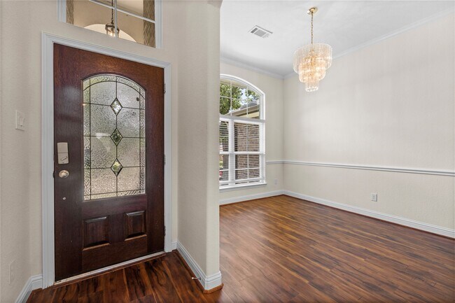 Foto del edificio - 7214 Deep Forest Dr