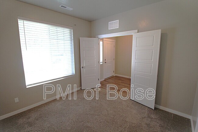 Building Photo - 3858 W Peak Cloud Ct