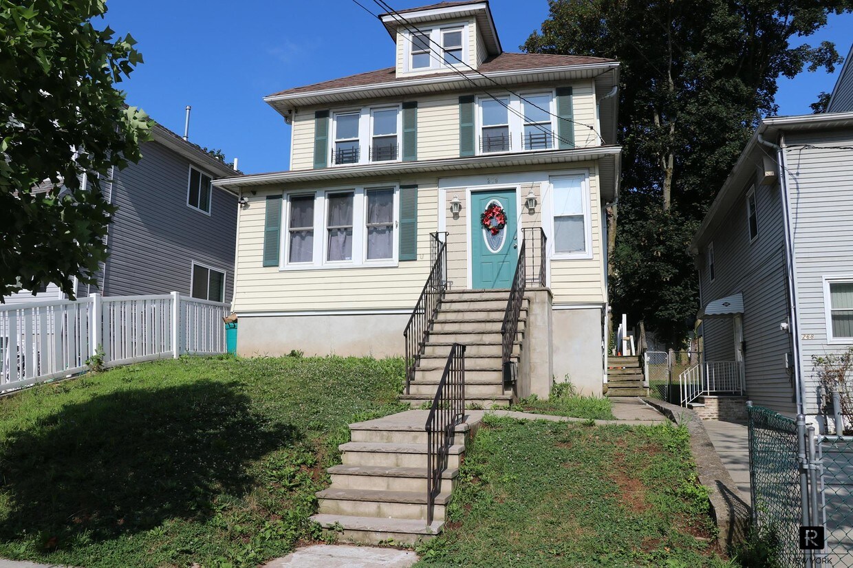 Primary Photo - 270 Gordon Street