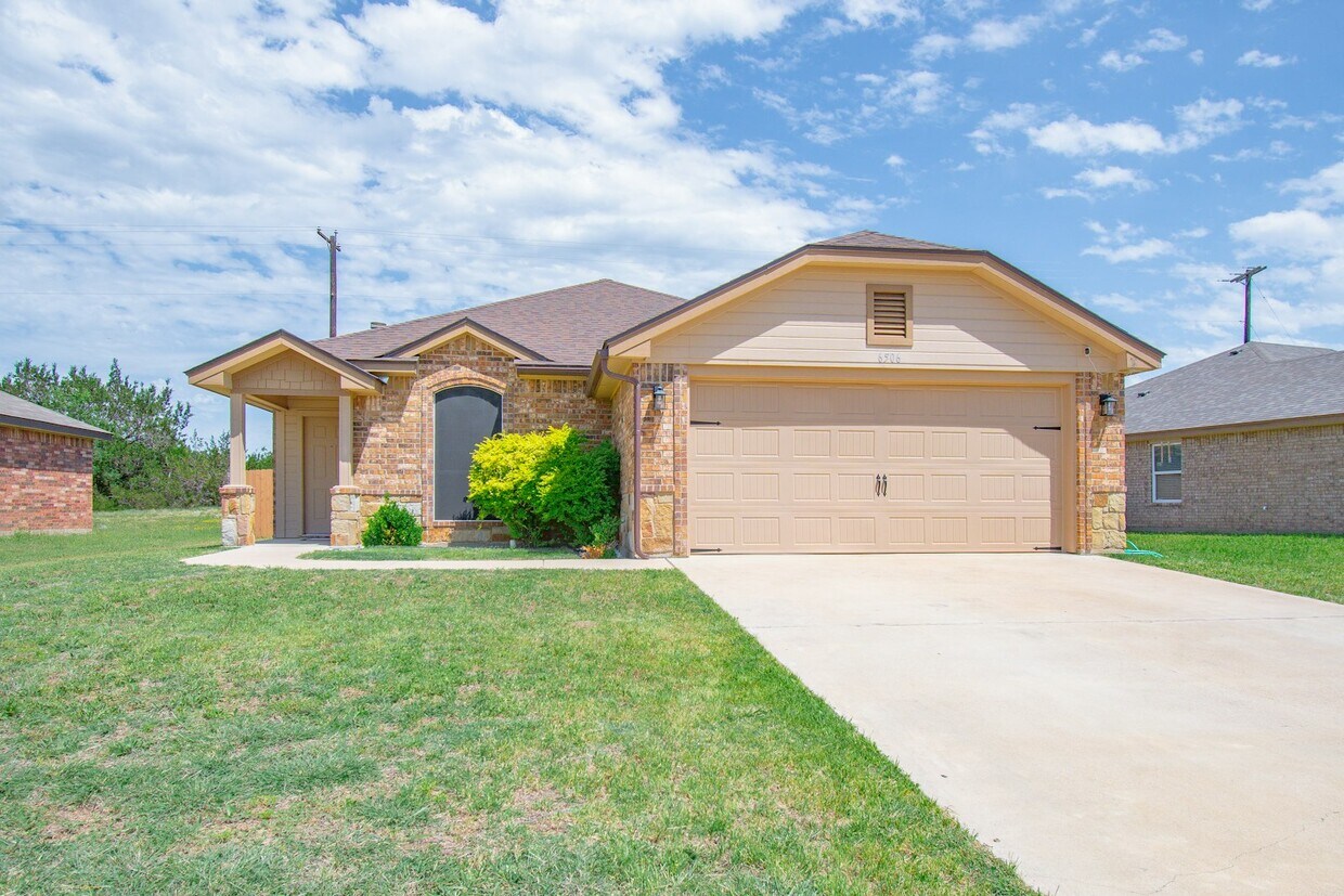 Primary Photo - 6505 Castle Gap Dr