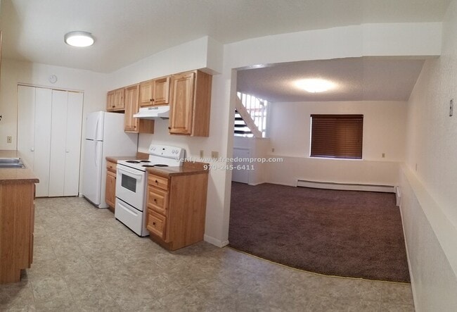 Building Photo - 241 S Elm St