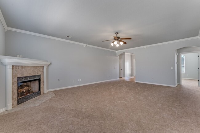Building Photo - Bentonville Home!
