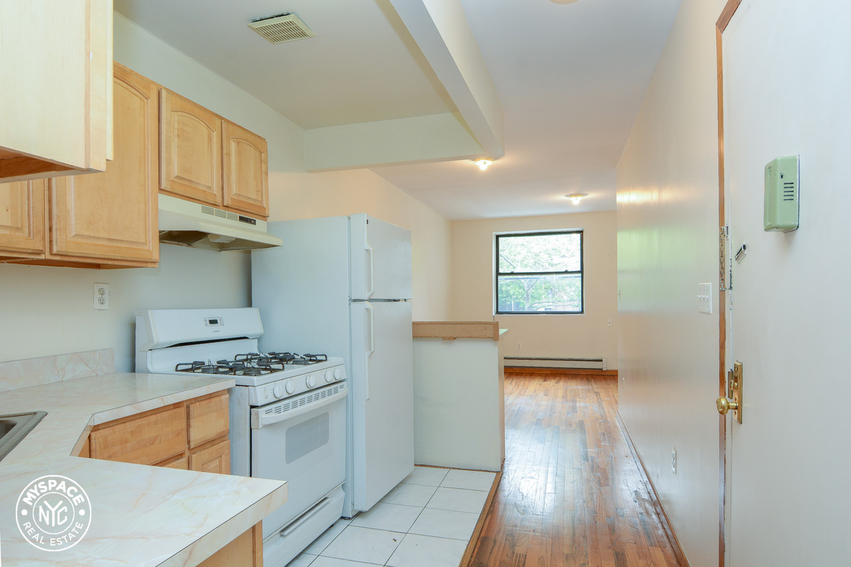 Primary Photo - 422 Lafayette Ave