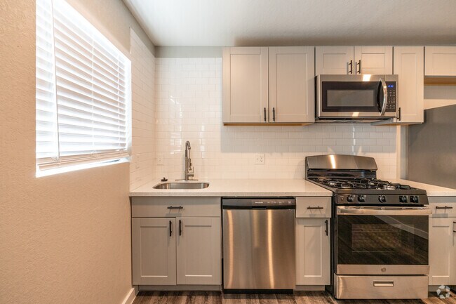 Interior Photo - 5201 Crawford St