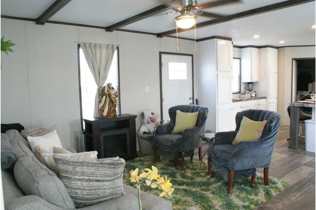 Building Photo - 501 Mesquite Rd