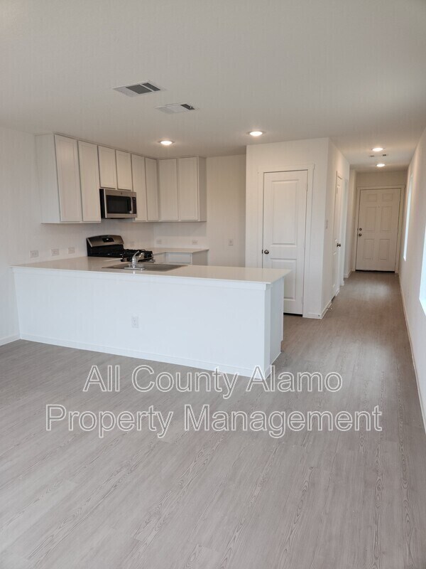 Foto del edificio - 6616 Dali Bnd