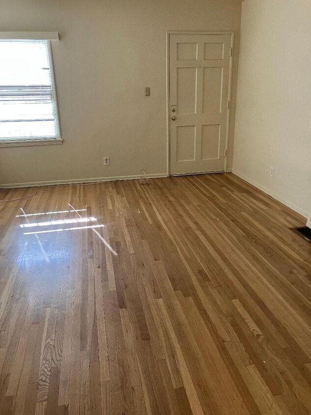 Foto principal - 3637 S Victoria Ave