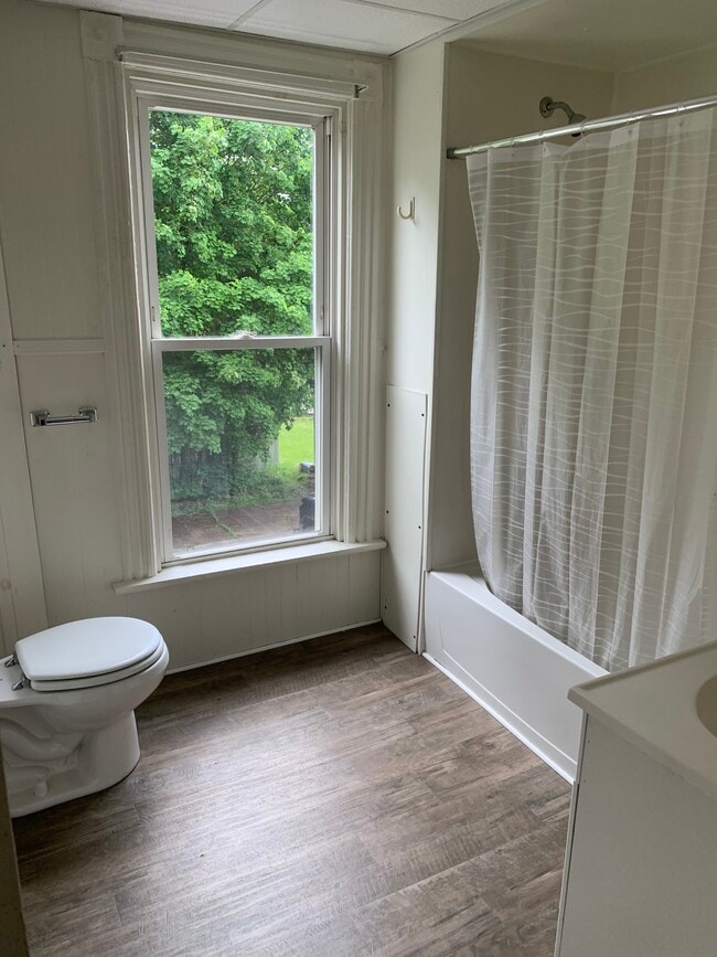 Bathroom - 7614 Collins St